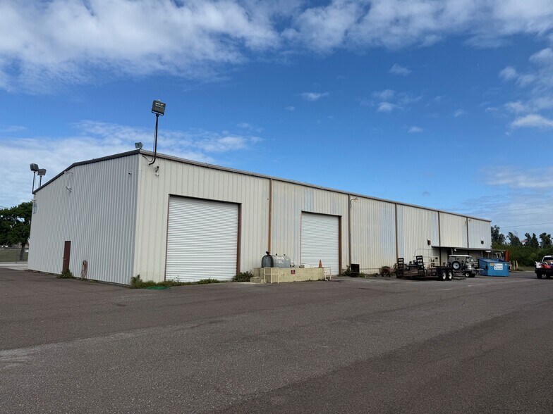 More Photos Of 12625 40th St N, Clearwater Warehouse For Lease