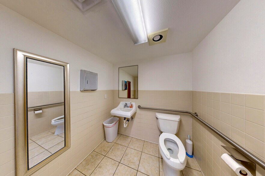 More Photos Of 502 Custer Way SE, Olympia Warehouse For Sale