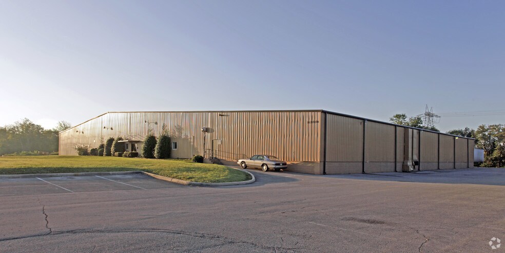 More Photos Of 1709 Henry G. Lane St, Maryville Warehouse For Sale