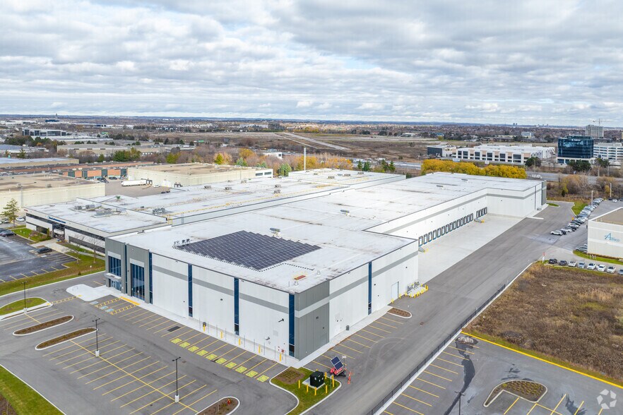 More Photos Of 112 E Beaver Creek Rd, Richmond Hill Warehouse For Lease