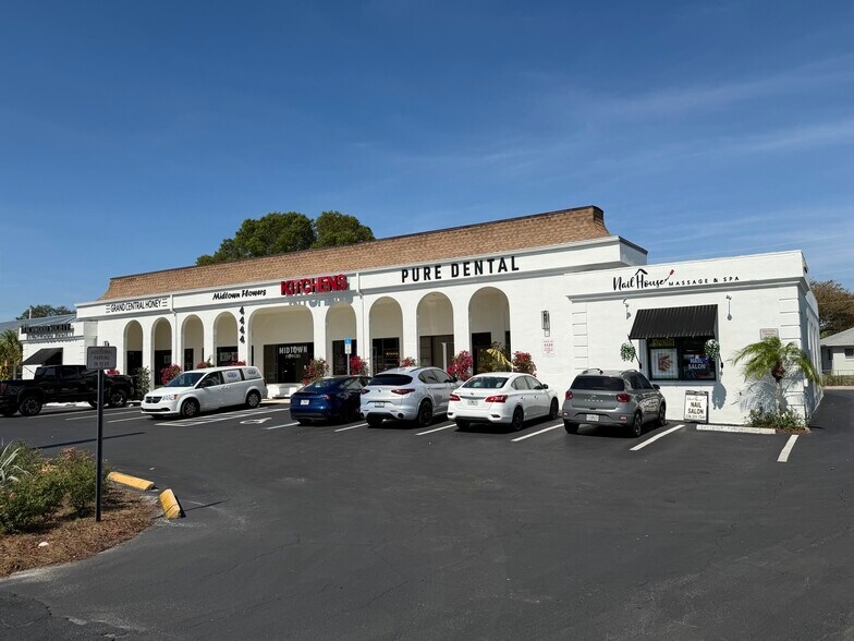 Primary Photo Of 4444 Tamiami Trl N, Naples General Retail For Lease