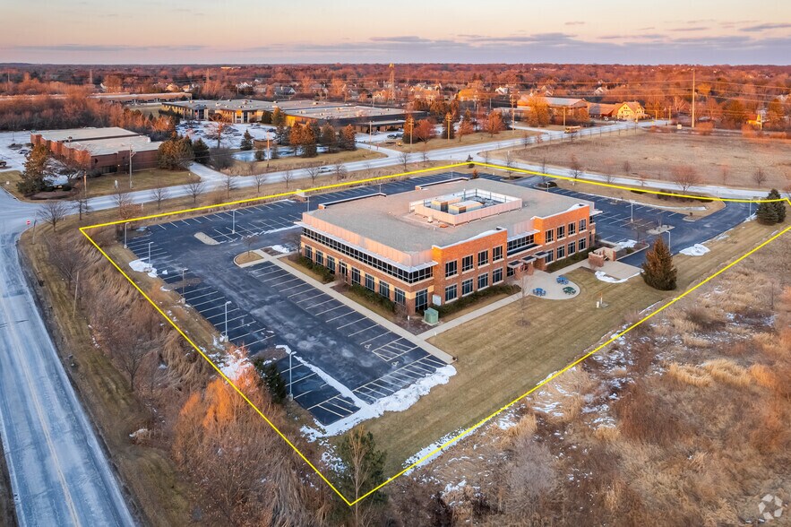 More Photos Of 10375 N Baldev Ct, Mequon Office For Lease