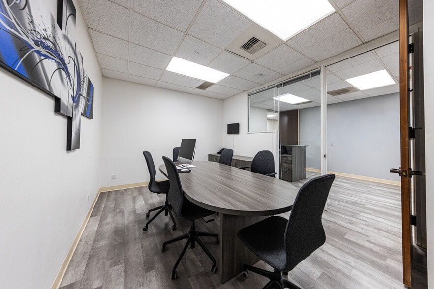 More Photos Of 11777 San Vicente Blvd, Los Angeles Office For Lease