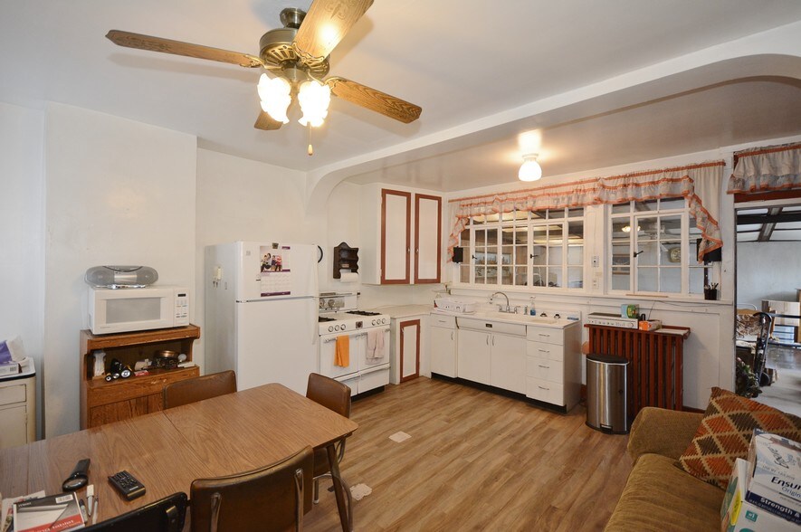 More Photos Of 848-850 Allegheny River Blvd, Oakmont Storefront Retail Residential For Lease