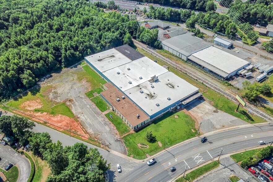 More Photos Of 5500 N Sharon Amity Rd, Charlotte Manufacturing For Lease
