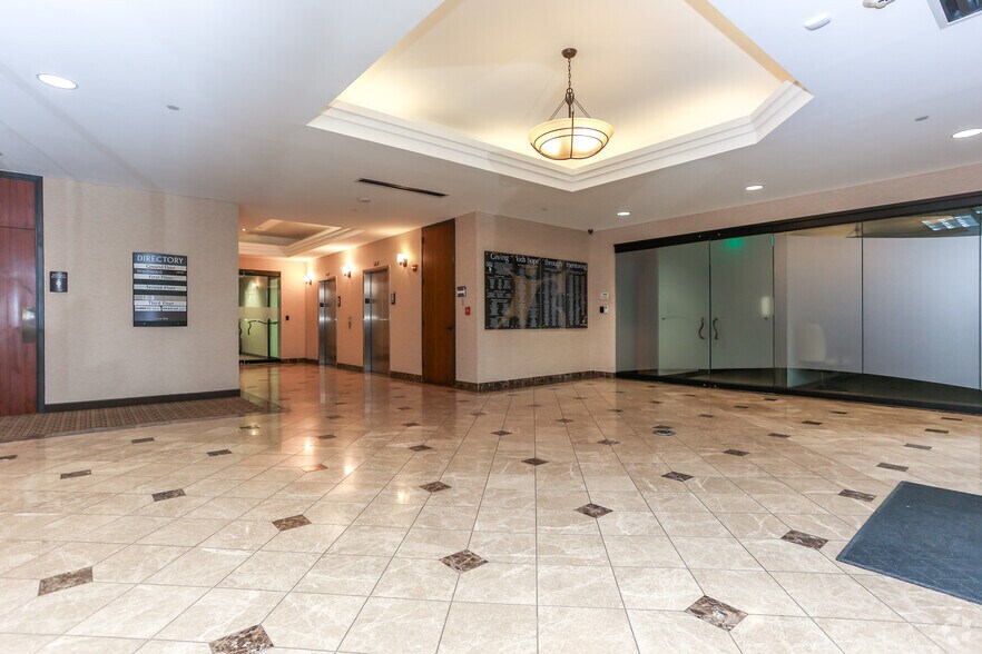 More Photos Of 450 E John Carpenter Fwy, Irving Office For Lease