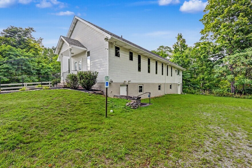 More Photos Of 15924 PA-407 Sr, Fleetville Office For Sale