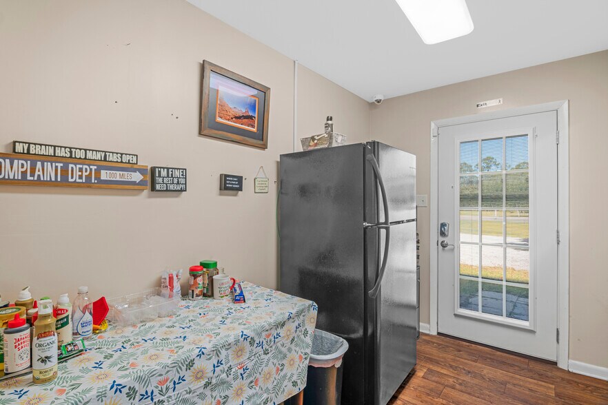 More Photos Of 1060 Miles Xing, Fort Stewart Office For Sale