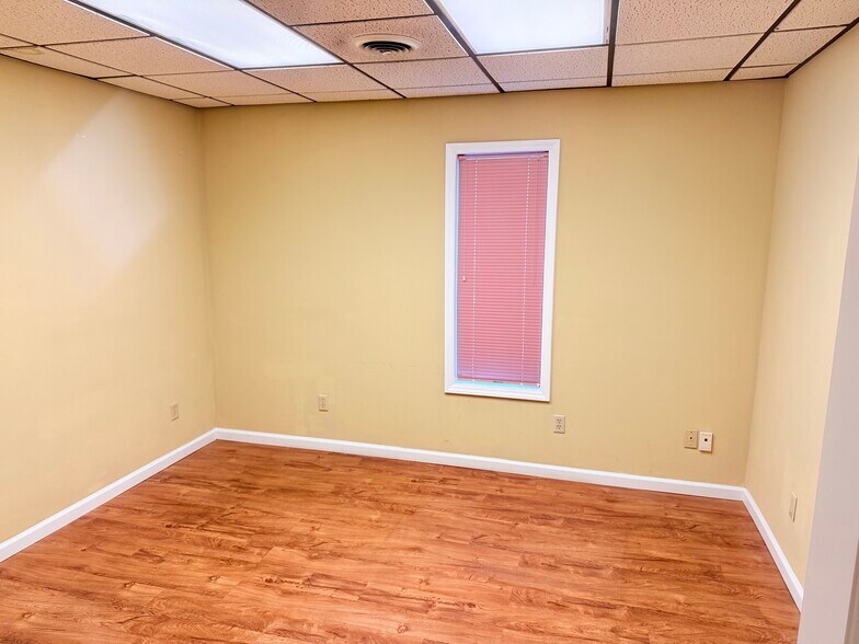 More Photos Of 618 Market Pl SW, Norton Office For Lease