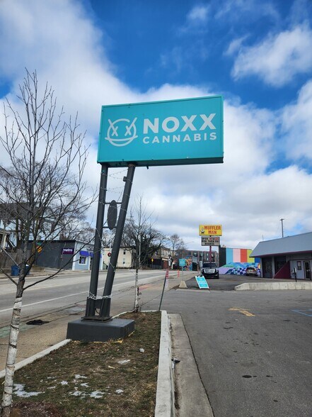 More Photos Of 1234 Plainfield Ave, Grand Rapids Storefront Retail Office For Sale