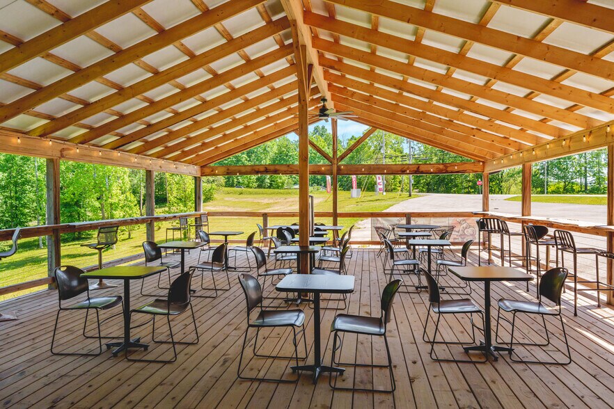 More Photos Of 112 Wilderness Rd, Mammoth Cave General Retail For Sale