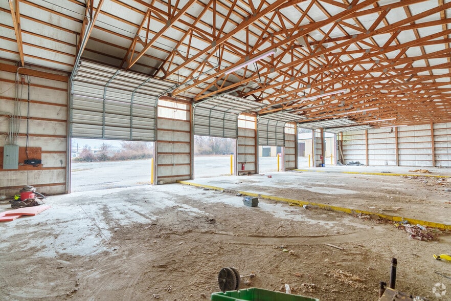 More Photos Of 946 Tonsor Rd, Alton Industrial For Sale