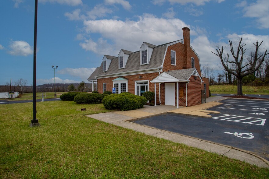 More Photos Of 3651 Greensboro Rd, Ridgeway Bank For Lease