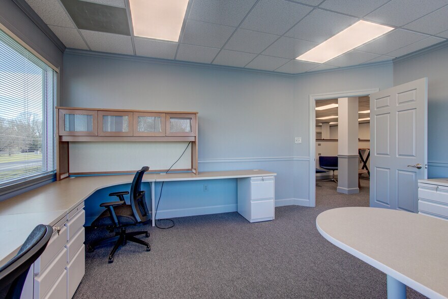 More Photos Of 930 Red Rose Ct, Lancaster Medical For Lease