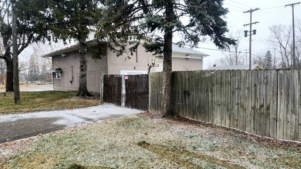 More Photos Of 3988 N Dixie Hwy, Monroe Service Station For Sale