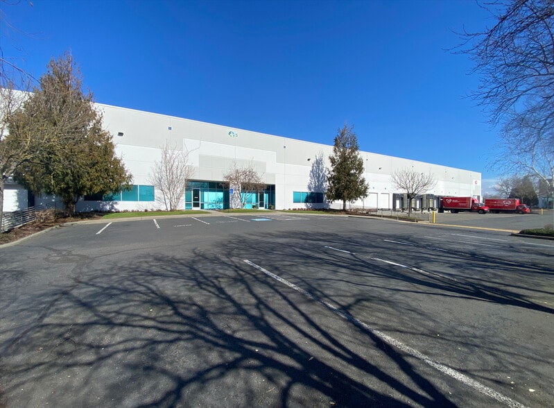 More Photos Of 5220-5232 NE 152nd Pl, Portland Unknown For Lease