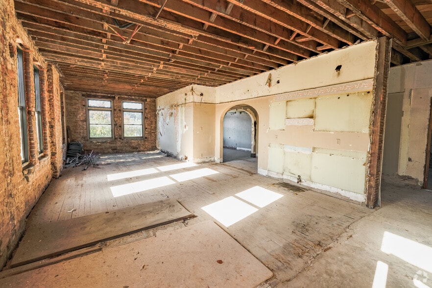 More Photos Of 222 S 3rd St, Ironton Specialty For Sale