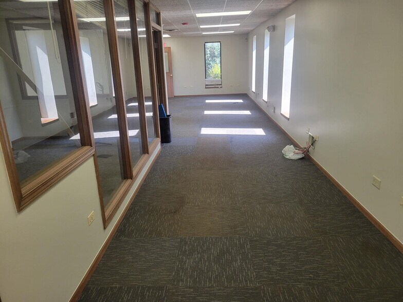 More Photos Of 6655 W Kitty Ave, Chicago Ridge Office For Sale