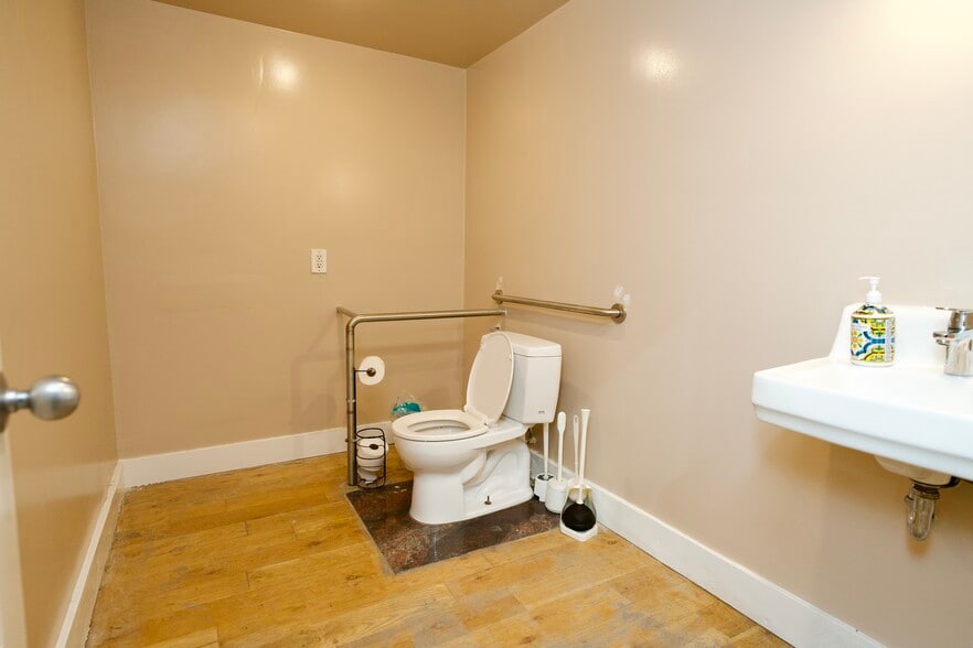 More Photos Of 19 Heron St, San Francisco Warehouse For Lease