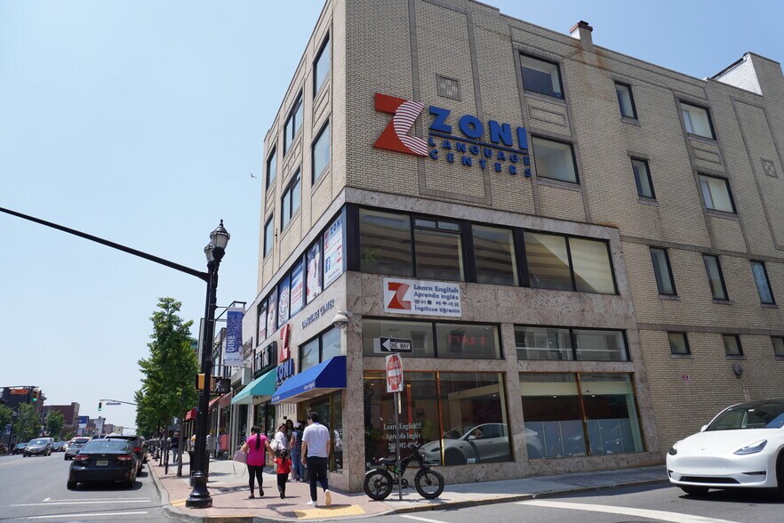 More Photos Of 5617-5619 Bergenline Ave, West New York Office For Lease