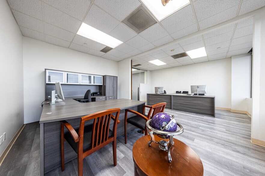 More Photos Of 11777 San Vicente Blvd, Los Angeles Office For Lease