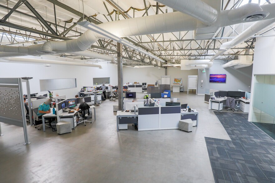 More Photos Of 5803 Newton Dr, Carlsbad Research And Development For Lease