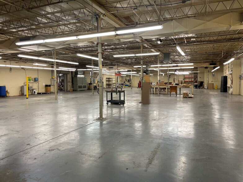 More Photos Of 5425 Florida Blvd, Baton Rouge Manufacturing For Sale