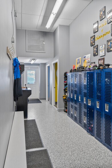 More Photos Of 133 E Main St, Frankfort Storefront For Sale