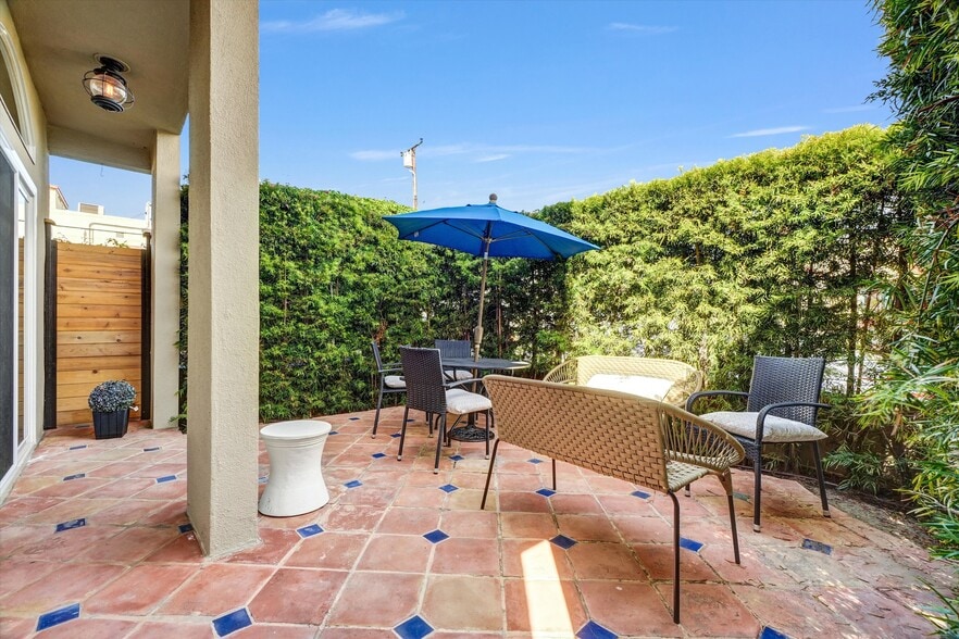 More Photos Of 179 Pomona Ave, Long Beach Hospitality For Sale