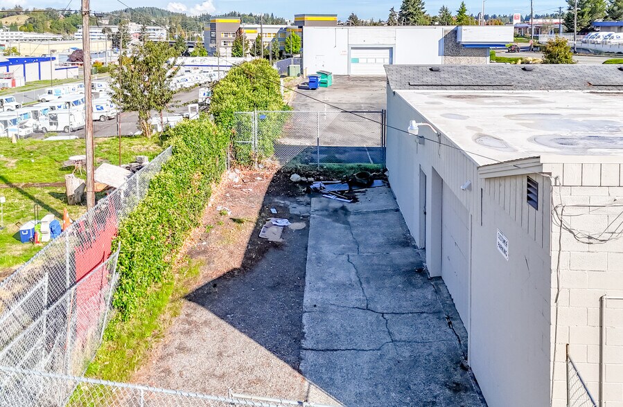 More Photos Of 3838 S Warner St, Tacoma Flex For Lease