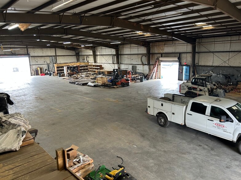 More Photos Of 405 Old Mill Rd, Cartersville Warehouse For Sale