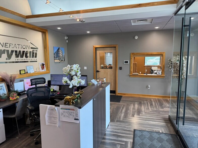 More Photos Of 75 Elliott St E, Hartford Light Manufacturing For Lease