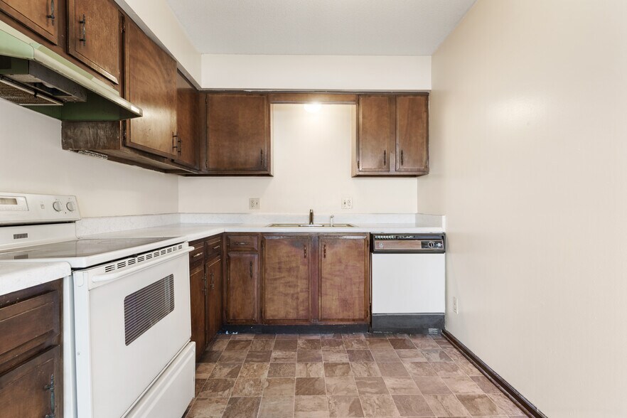 More Photos Of 5218-5240 Ditzler Ave, Raytown Apartments For Sale