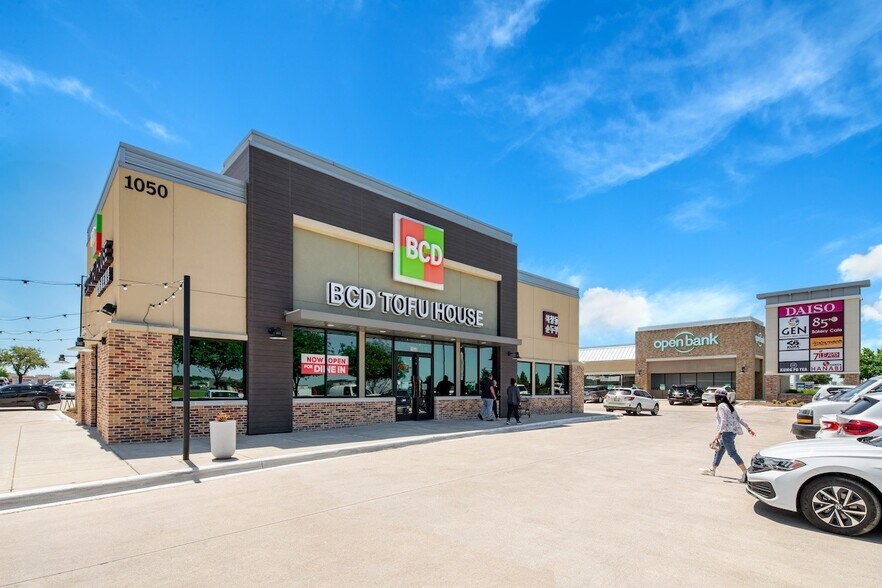 More Photos Of 2540-2580 Old Denton Rd, Carrollton Unknown For Lease