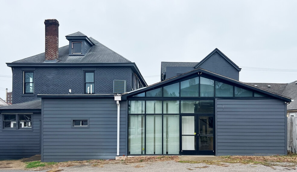 Primary Photo Of 128 Dewees St, Lexington Freestanding For Lease