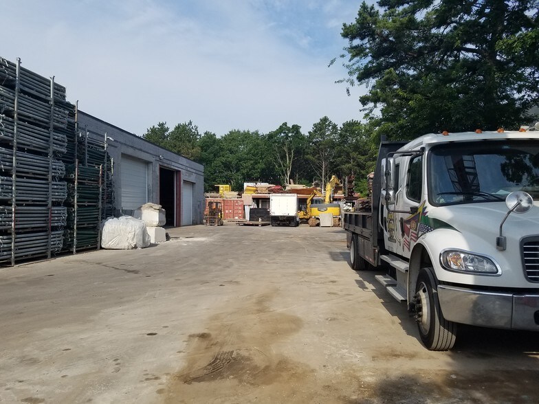 More Photos Of 28 Old Dock Rd, Yaphank Warehouse For Sale