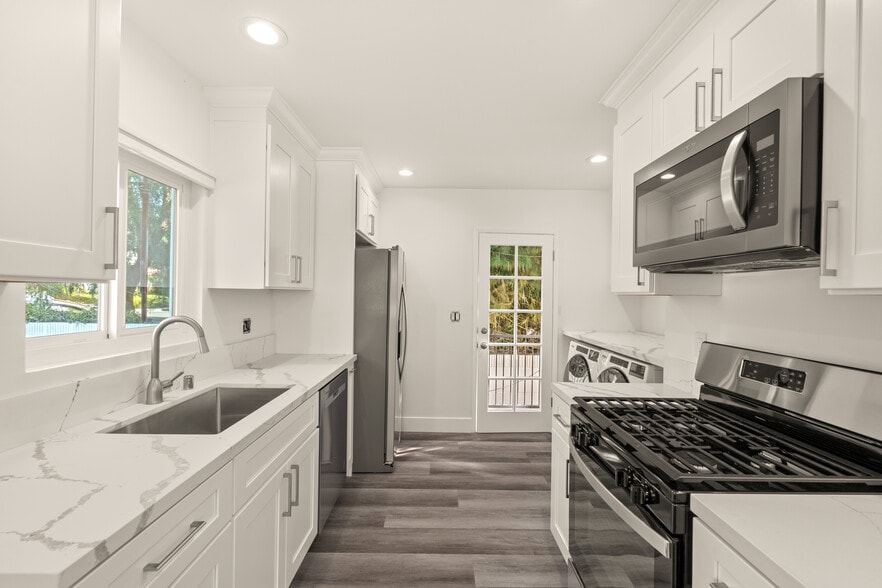 More Photos Of 2114 Clark Ln, Redondo Beach Multifamily For Sale