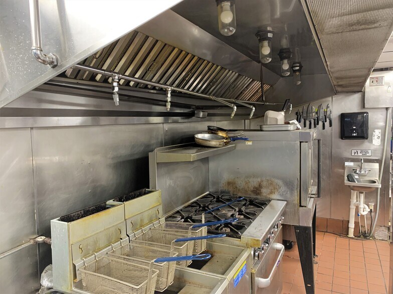 More Photos Of 2202 W Kennedy Blvd, Tampa Restaurant For Sale