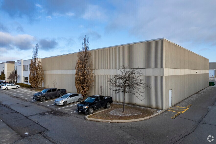 More Photos Of 4050B Sladeview Cres, Mississauga Warehouse For Lease
