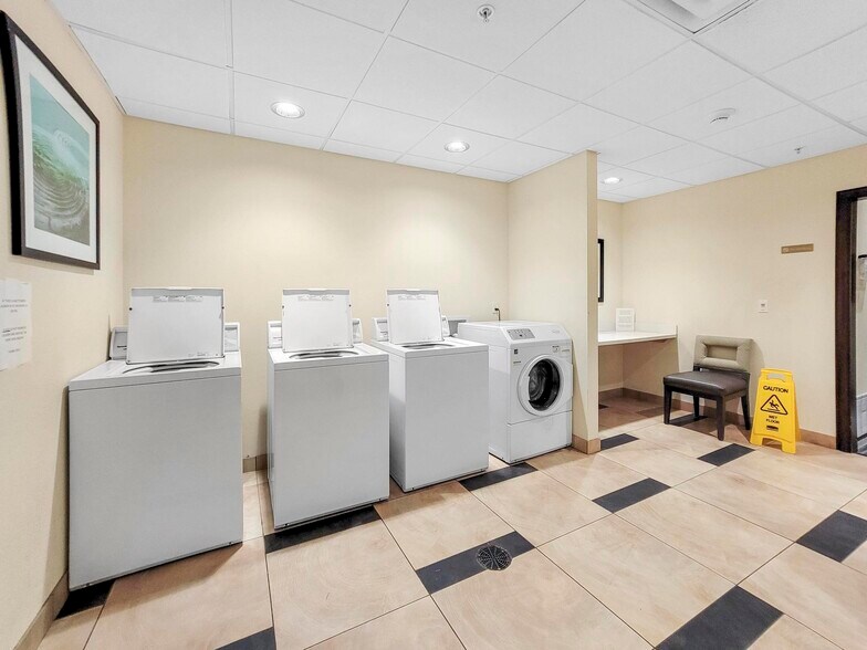 More Photos Of 1220 E Douglas Rd, Granger Hotel For Sale