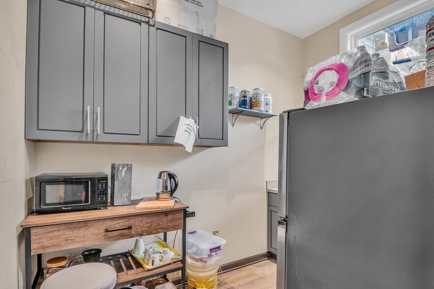 More Photos Of 1211 Church St, San Francisco Storefront Retail Residential For Lease