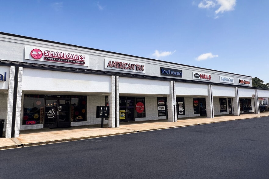More Photos Of 1617-1699 North Expressway, Griffin Unknown For Lease
