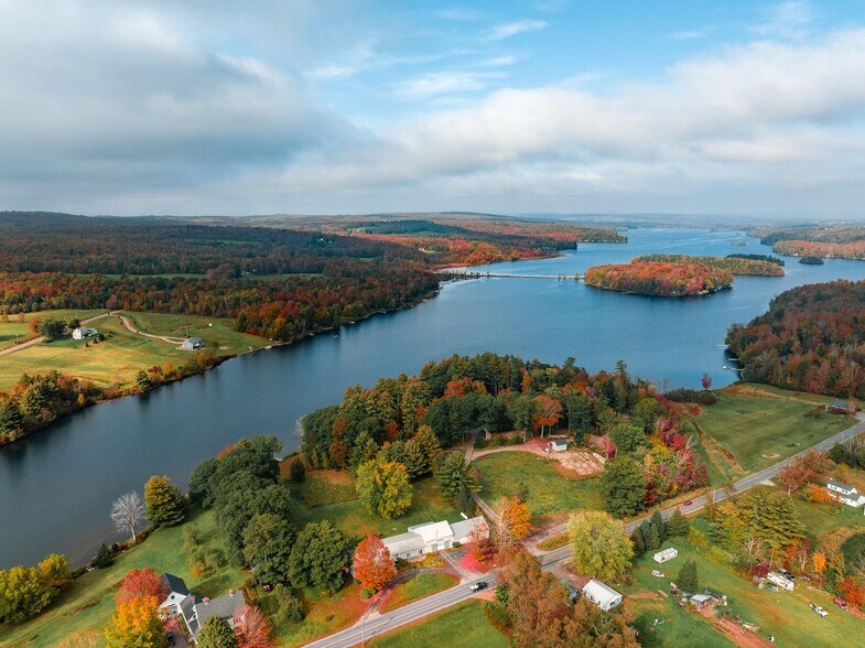 More Photos Of 21 Corinna Road Rd, Saint Albans Convenience Store For Sale