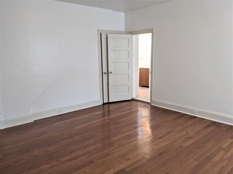 More Photos Of 7101 Ridge Ave, Philadelphia Apartments For Sale