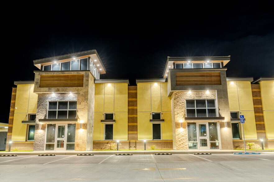 More Photos Of 1446 W Pico Ave, El Centro Medical For Lease