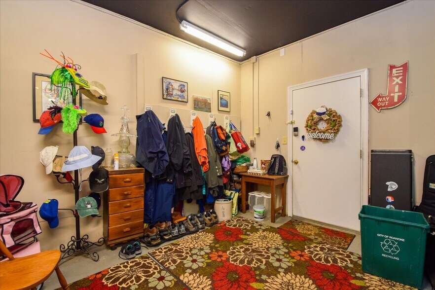 More Photos Of 1911 Memorial Ave SW, Roanoke Office Residential For Sale
