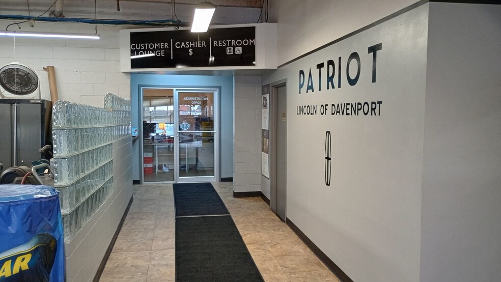 More Photos Of 520 W Kimberly Rd, Davenport Auto Dealership For Lease