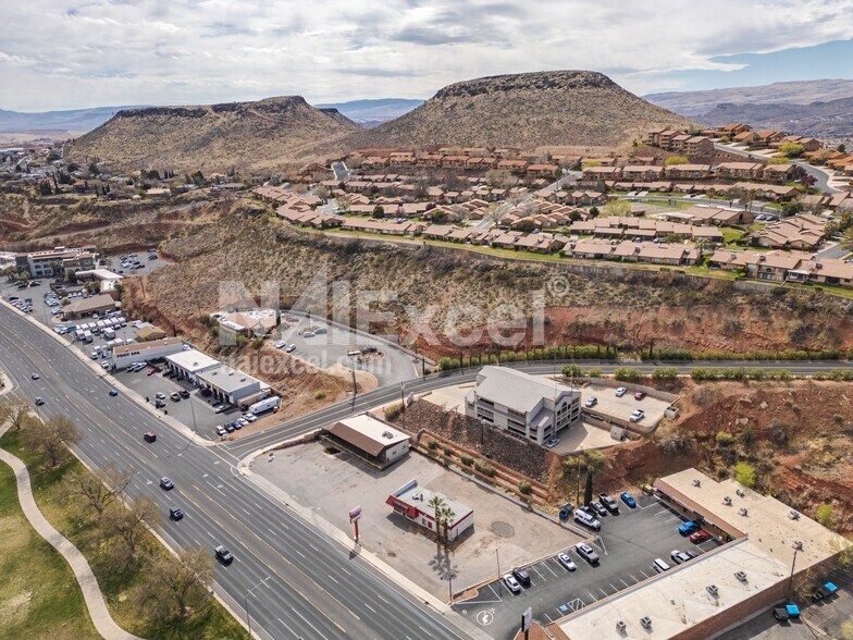 More Photos Of 677 N Bluff St, St George General Retail For Lease