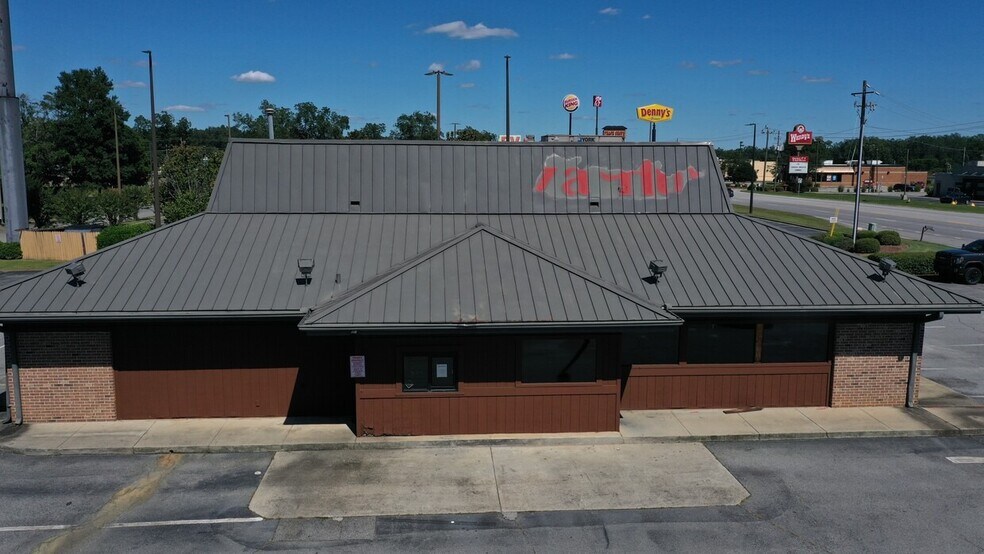 More Photos Of 251 Highway 49 N, Byron Restaurant For Lease