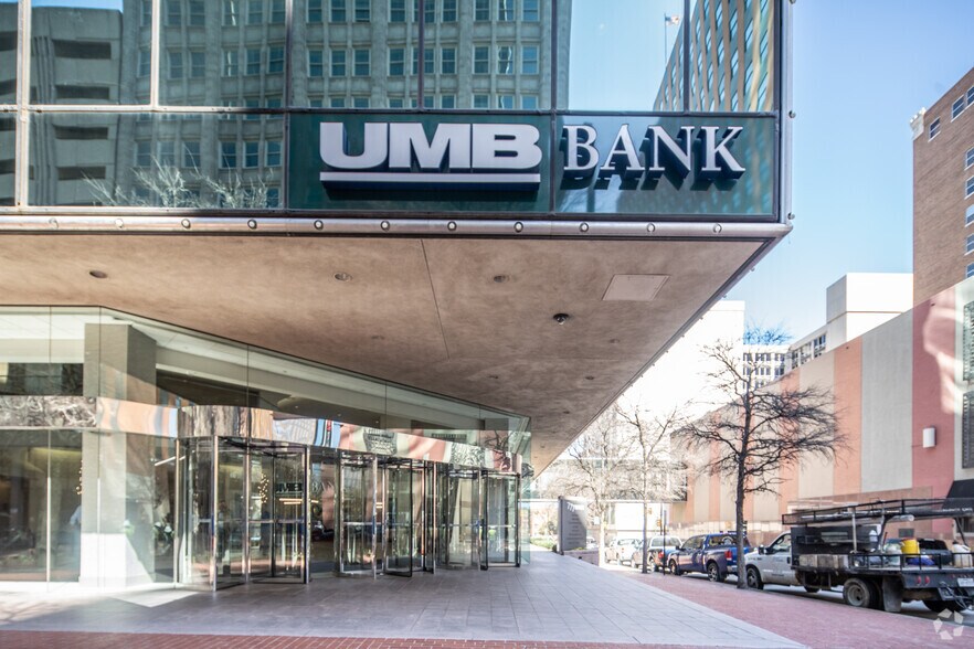 More Photos Of 777 Main St, Fort Worth Office For Lease